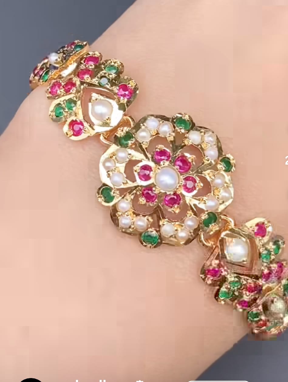 Designer Jadau Breslet With Ruby & Green Stones