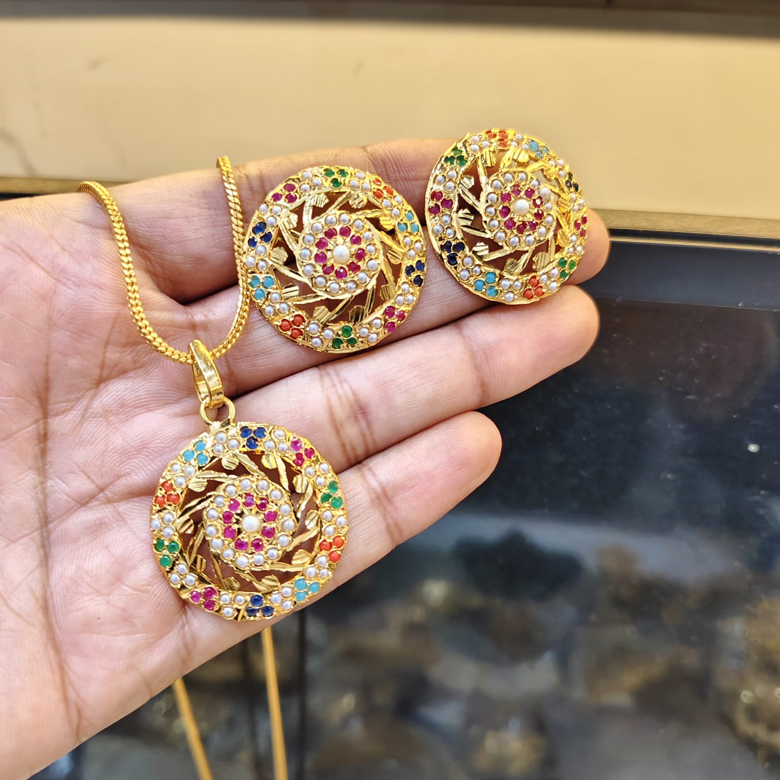 Light Weight Navratan Jadau Pendent Set